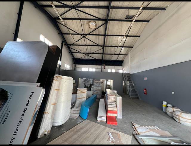 190M² WAREHOUSE TO LET IN LASER PARK